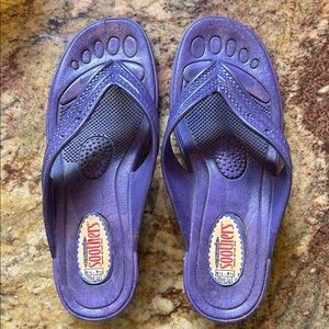 Soothers by Okaboshi Women's Vibrant Purple Sandals Size 8.5-9.5; Barely Worn!